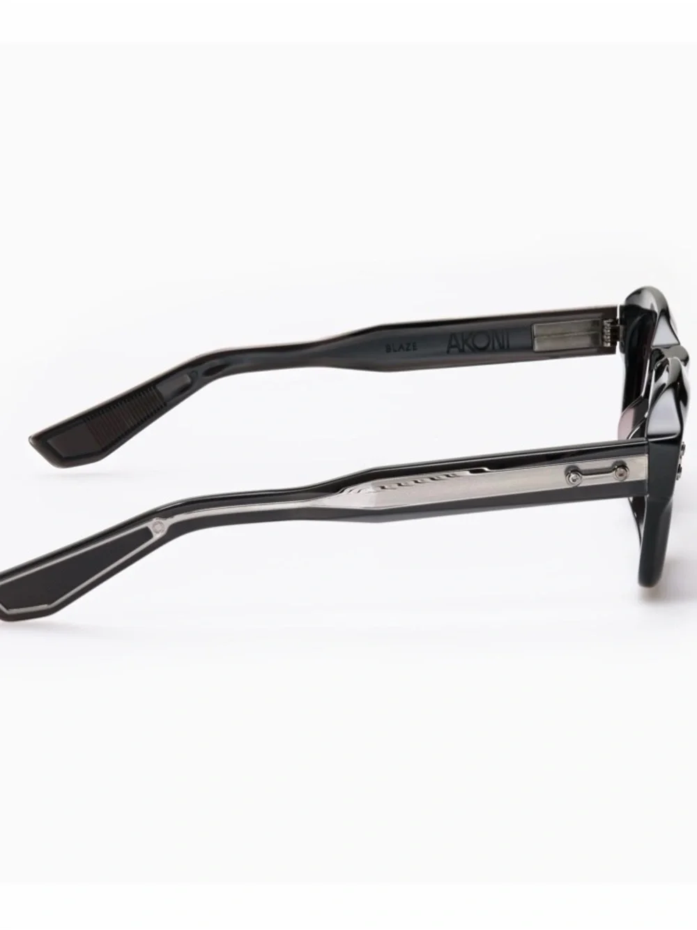 Akoni Blaze 48 Men's Black Square Sunglasses with Gradient crystal Lenses